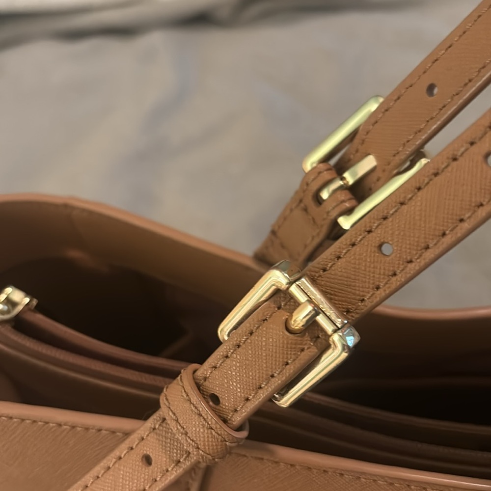 - Tory Burch light brown bag - Picture 6 of 9